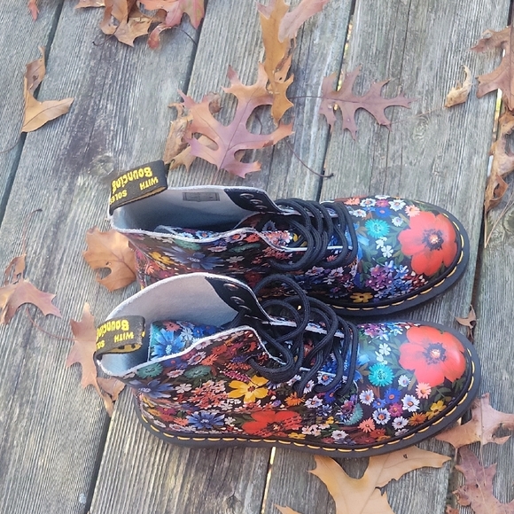 Dr Martens 1460 Pascal Wanderlust Backhand Floral Print Lace Up Combat Boot - Picture 3 of 13